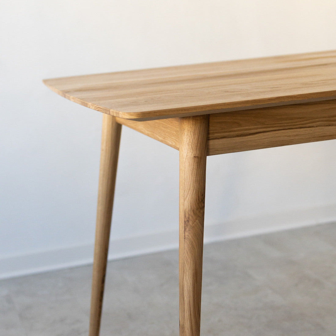 Table à manger fixe rectangulaire en bois massif de chêne Escandi 1